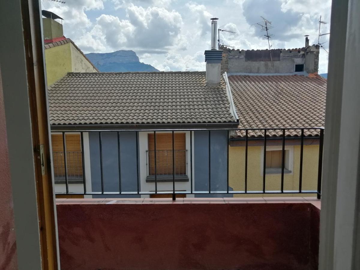 Luminoso, Centrico Y Silencioso Apartamento Jaca Exterior foto