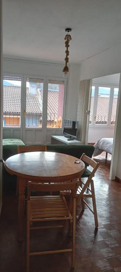 Luminoso, Centrico Y Silencioso Apartamento Jaca Exterior foto
