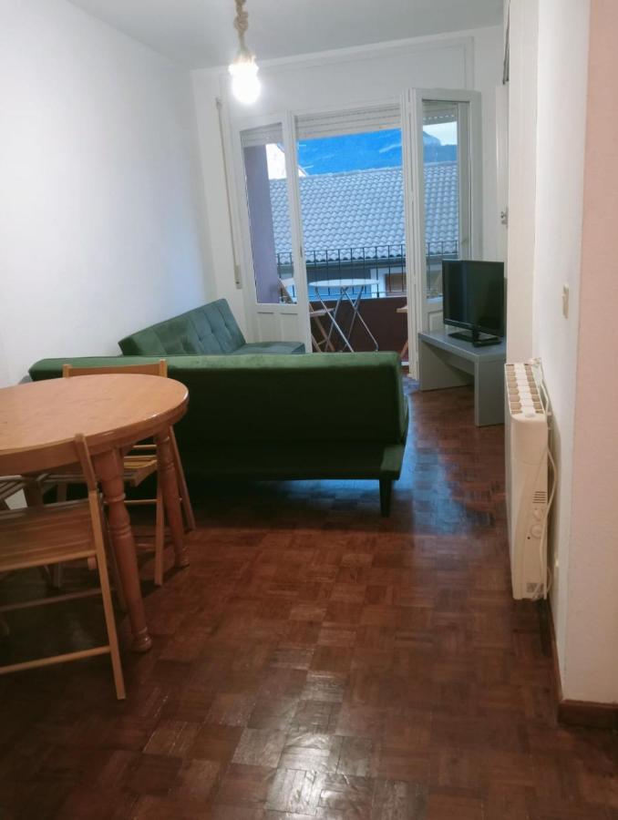 Luminoso, Centrico Y Silencioso Apartamento Jaca Exterior foto