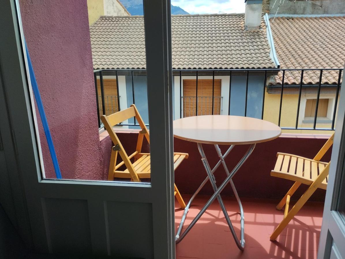 Luminoso, Centrico Y Silencioso Apartamento Jaca Exterior foto